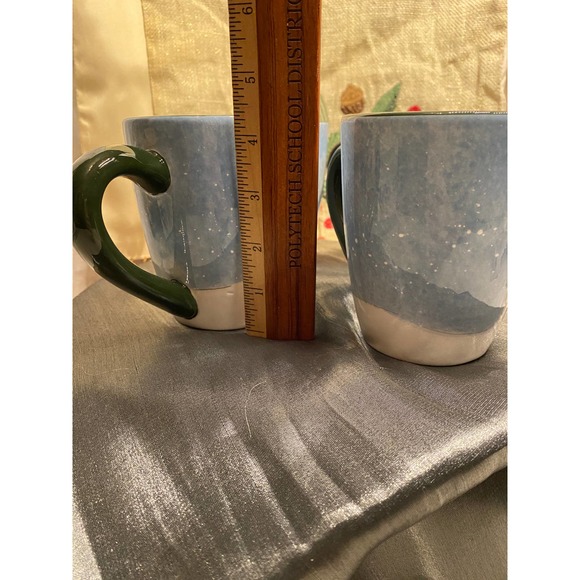 Oneida, Set of 4 Christmas/Snowman/Holiday Mugs/Cups. Two designs of Snow Family - Picture 12 of 15